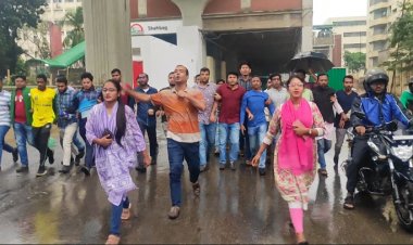 অবরোধের সমর্থনে শাহবাগে ছাত্রদল নেতা রাকিবের নেতৃত্বে মিছিল