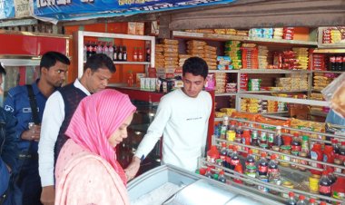 নাটোরে পেঁয়াজ ব্যবসায়ীসহ দুজনের জরিমানা