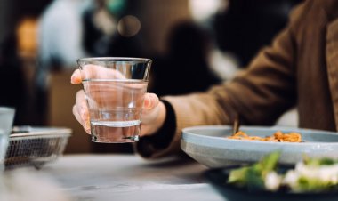 শীতে ত্বক শুষ্ক হয়ে যায়? এই পানীয়গুলো পান করুন