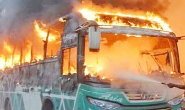 মতিঝিলে বাসে আগুন