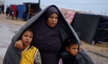 ইসরায়েলি বোমাবর্ষণের মধ্যেই ভারী বৃষ্টি, চরম দুর্ভোগে গাজাবাসী