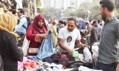 রাজধানীতে জমজমাট শীতের পোশাকের বাজার