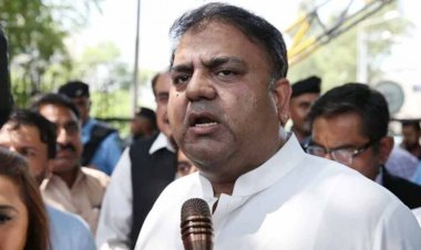 দুর্নীতি : ইমরানের মন্ত্রিসভার সদস্য ফাওয়াদ চৌধুরী গ্রেপ্তার