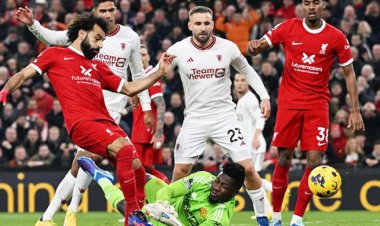 ইউনাইটেডের বিপক্ষে ড্র করে শীর্ষস্থান হারালো লিভারপুল