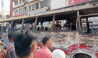 গুলিস্তান জিরো পয়েন্টে বাসে আগুন