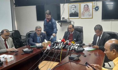 বর্তমানে রেল চলাচলে হুমকি তৈরি হয়েছে : রেলপথ মন্ত্রী