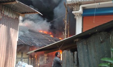 রামগতিতে আগুনে পুড়ল ৪ দোকান