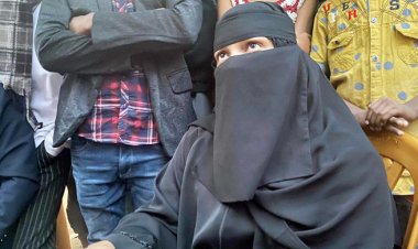 স্ত্রীর স্বীকৃতির দাবিতে প্রবাসীর বাড়িতে তরুণীর অবস্থান