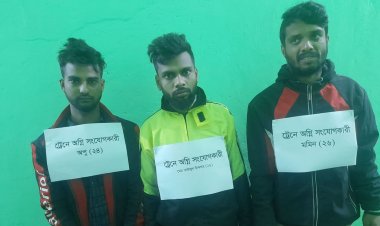 জয়পুরহাটে ট্রেনে আগুন, গ্রেপ্তার ৩