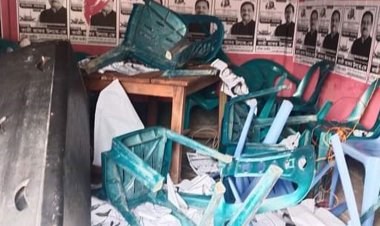 নৌকার প্রার্থী কাজী জাফর উল্যাহর নির্বাচনী ক্যাম্প ভাঙচুর