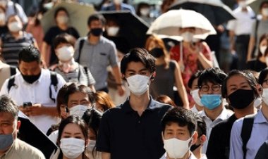 চোখ রাঙাচ্ছে করোনা