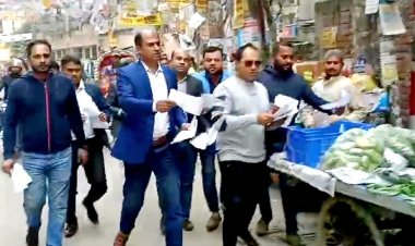 ভোট বর্জনের পক্ষে রাজধানীতে যুবদলের লিফলেট বিতরণ