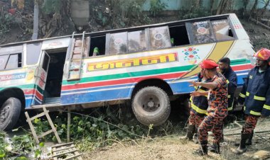 নোয়াখালীতে বাসচাপায় বাবা-ছেলে নিহত