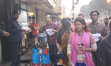 নির্বাচন বর্জন ও অসহযোগ আন্দোলনের পক্ষে ছাত্রদলের লিফলেট বিতরণ