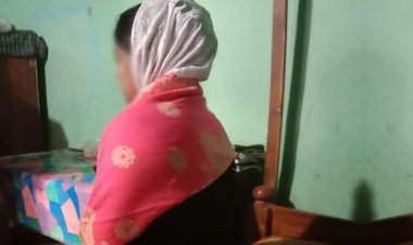 বিয়ের দাবিতে প্রেমিকের বাড়িতে জর্ডান প্রবাসী নারীর অনশন