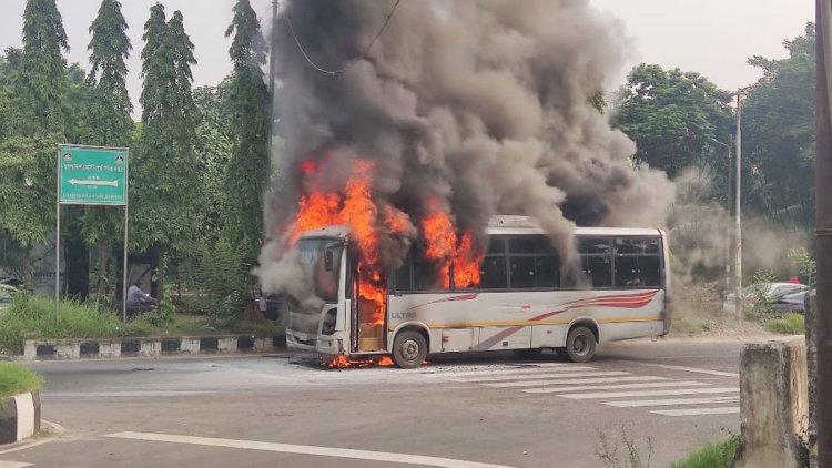 আগারগাঁওয়ে বাসে আগুন