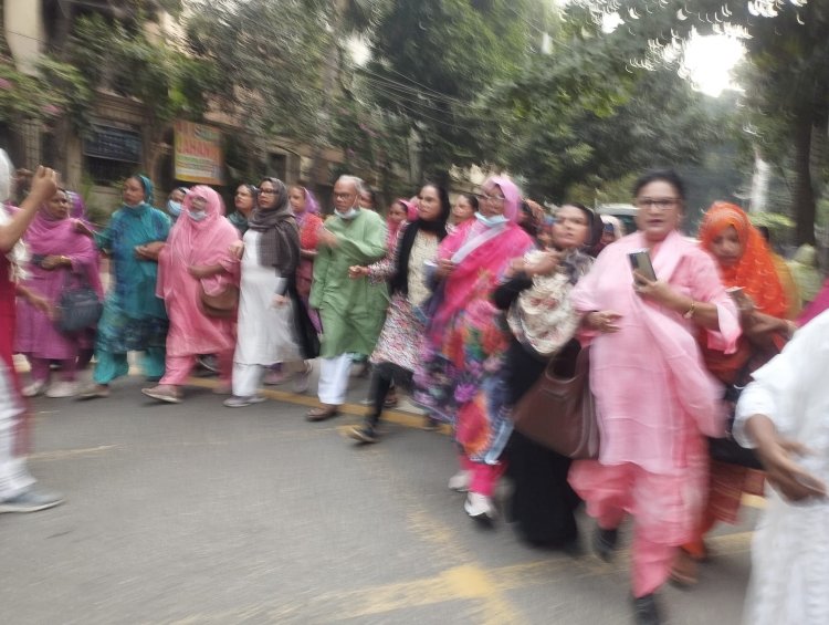 রিজভীর নেতৃত্বে উত্তরায় মহিলা দলের পিকেটিং