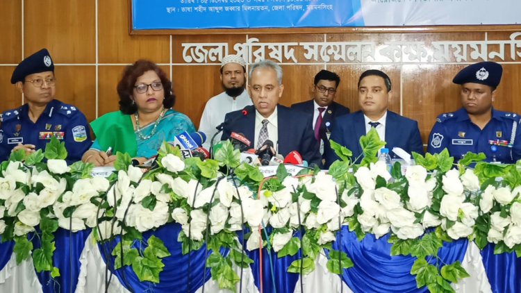 নির্বাচন কমিশন চাপে নেই বরং সবাইকে চাপ দিয়ে বেড়াচ্ছে