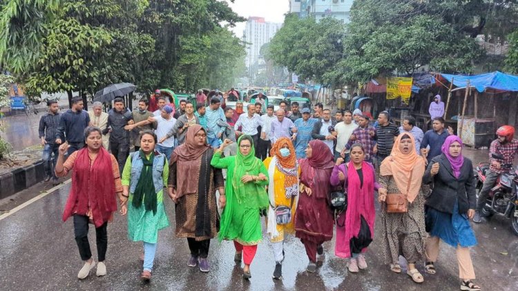বৃষ্টিতে ভিজে রাজধানীতে রিজভীর নেতৃত্বে পিকেটিং