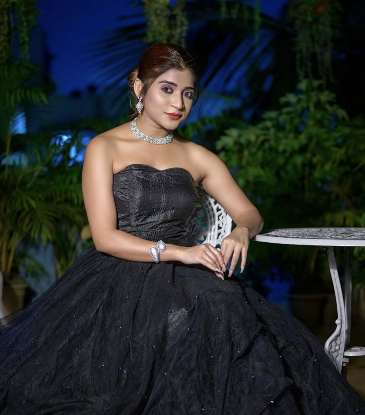 ঢাকায় পা রাখলেন শাকিব খানের নতুন নায়িকা