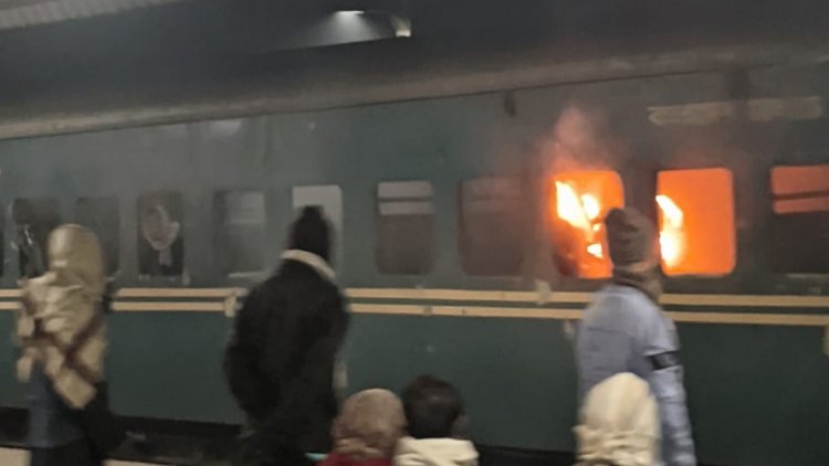 জয়পুরহাটে ট্রেনে আগুন