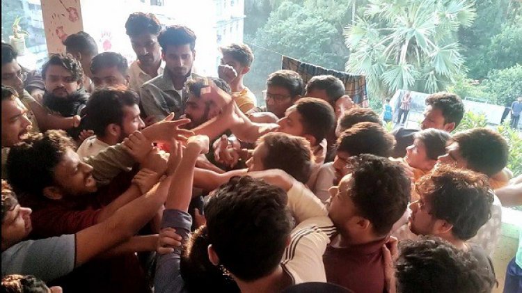 বিজয় দিবসের খাবার নিয়ে কুবি ছাত্রলীগের দুই গ্রুপের মারামারি