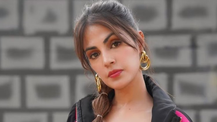 সুশান্তের মৃত্যুর ৩ বছর পরও বিদেশে যেতে পারছেন না রিয়া!
