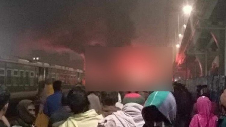 তেজগাঁওয়ে ট্রেনে আগুন, ৪ মরদেহ উদ্ধার