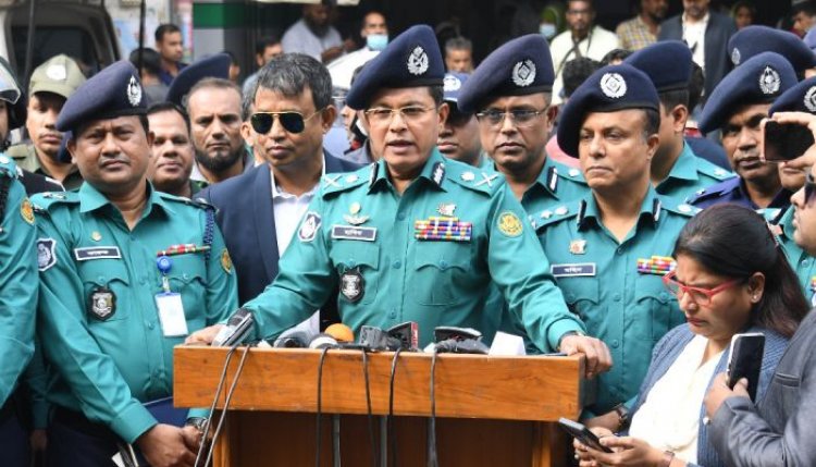 তেজগাঁওয়ে নাশকতা আগুন দেওয়া হয় ট্রেনের ভেতর থেকে: ডিএমপি কমিশনার