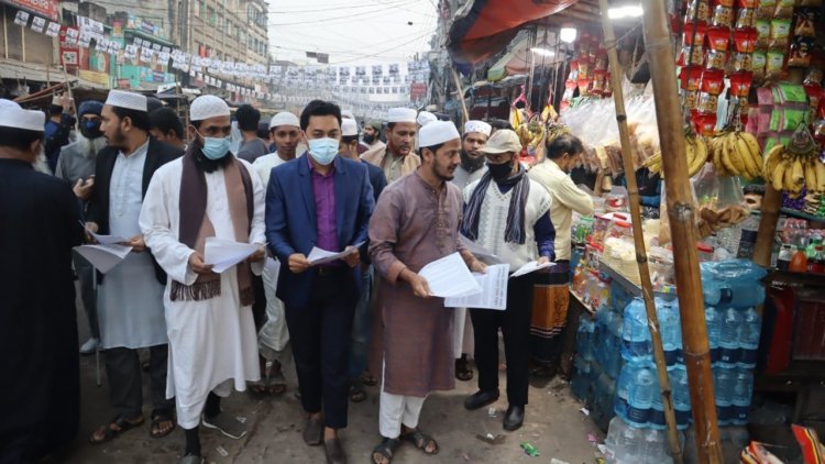 রাজধানীতে জামায়াতের লিফলেট বিতরণ