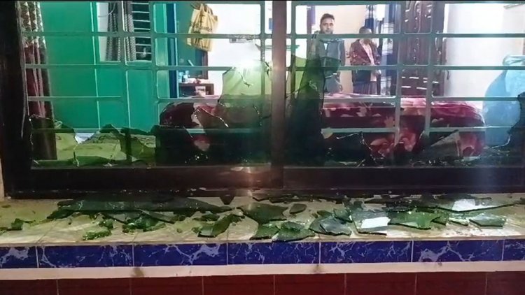 স্বতন্ত্র প্রার্থীর সমর্থক ইউপি চেয়ারম্যানের বাড়িতে নৌকার সমর্থকের ভাঙচুর