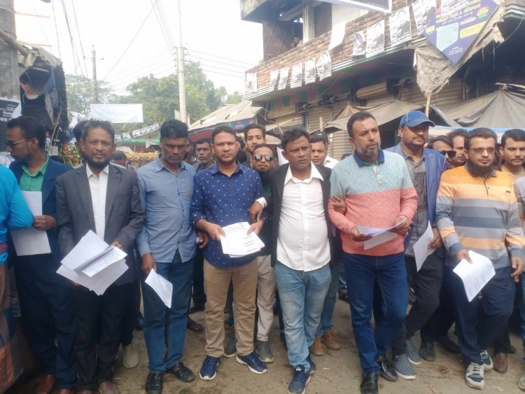 ফুলবাড়িয়া পৌরসদরে বিএনপির লিফলেট বিতরণ 
