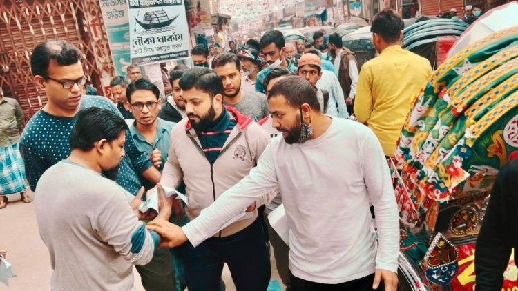 নির্বাচন বর্জনের আহবান জানিয়ে গোপীবাগে ইশরাকের নেতৃত্বে বিএনপির লিফলেট বিতরণ