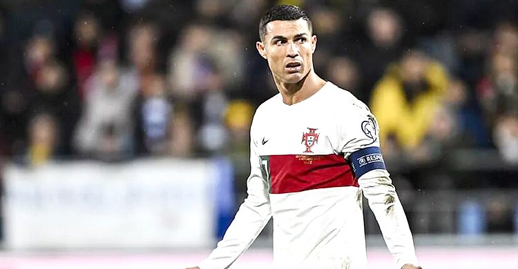 বর্ষসেরা ১০ ফুটবলারের তালিকায় না রাখায় রোনালদোর ‘প্রতিবাদ’