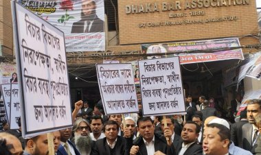 আদালত বর্জন কর্মসূচি পালন করলেন বিএনপি-জামায়াতপন্থি আইনজীবীরা