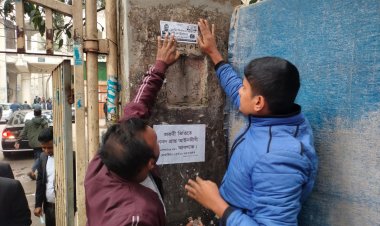 নির্বাচন বর্জনের আহবান জানিয়ে বিভিন্ন স্থাপনায় ছাত্রদলের স্টিকার 