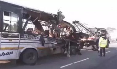 আসামে বাস-ট্রাক সংঘর্ষে নিহত ১২