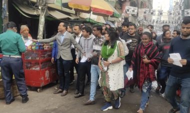 নির্বাচন বর্জনের আহ্বান জানিয়ে পুরানা পল্টনে ছাত্রদলের লিফলেট বিতরণ