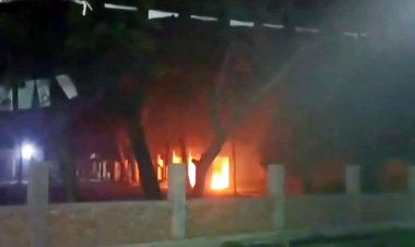 খুলনায় স্কুলে আগুন দিলো দুর্বৃত্তরা