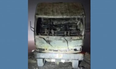 সিরাজগঞ্জে সিমেন্ট বোঝাই ট্রাকে আগুন 