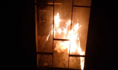 শরীয়তপুরে ভোটকেন্দ্রে আগুন