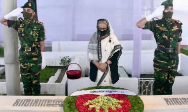 বনানীতে পরিবারের সদস্যদের কবরে প্রধানমন্ত্রীর শ্রদ্ধা