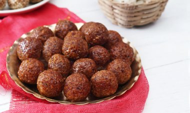 খেজুর গুড়ের নারিকেল নাড়ু তৈরির রেসিপি