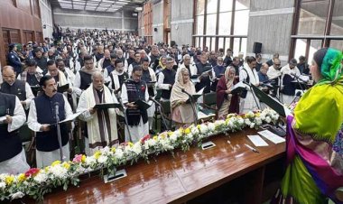 শপথ নিলেন নবনির্বাচিত এমপিরা