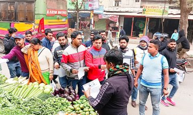 রাজধানীতে ছাত্রদলের লিফলেট বিতরণ