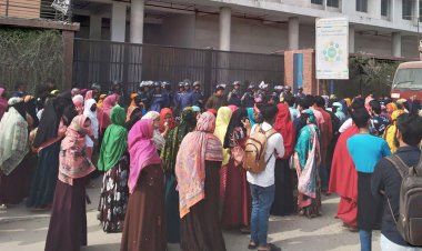 টঙ্গীতে পোশাক শ্রমিকদের বিক্ষোভ