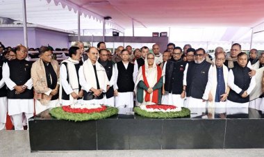 বঙ্গবন্ধুর প্রতিকৃতিতে নতুন মন্ত্রিসভার শ্রদ্ধা