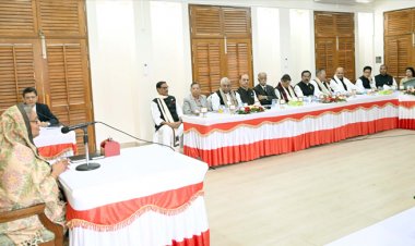  রমজানে পণ্যের দাম নিয়ন্ত্রণে ব্যবস্থা নিন, মন্ত্রীদের শেখ হাসিনা