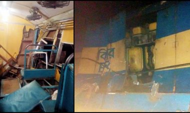 যশোরে রেলক্রসিংয়ে ট্রাক-ট্রেন সংঘর্ষ