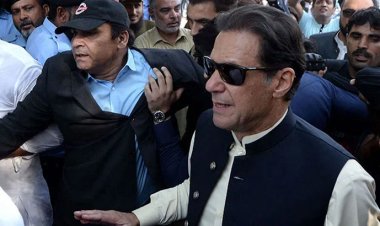 নো-বলসহ নওয়াজকে অতিরিক্ত সুবিধা দিচ্ছেন ‘দুই আম্পায়ার’: ইমরান